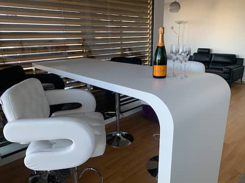 Amazing view, train station at the door & parking