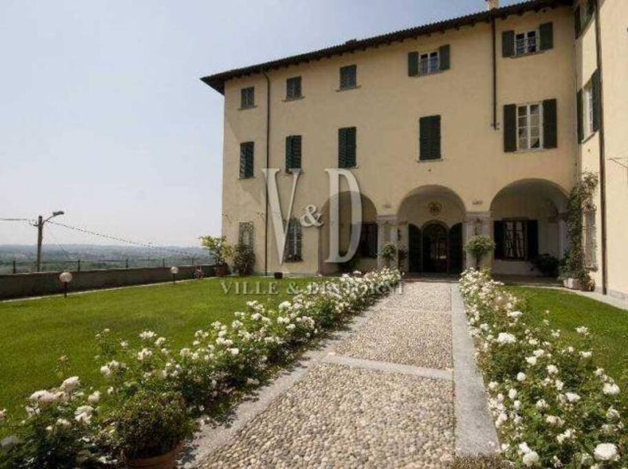 Viale ingresso