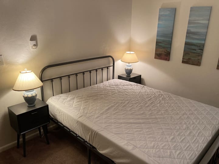 غرفة النوم.