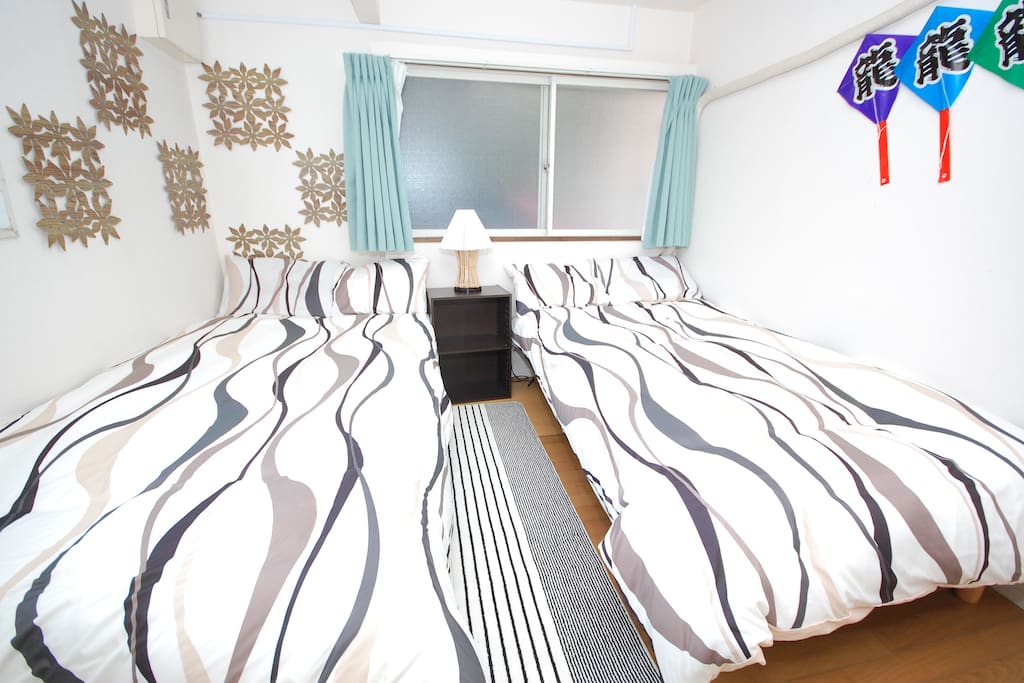 Bedroom with 3 beds (private room)