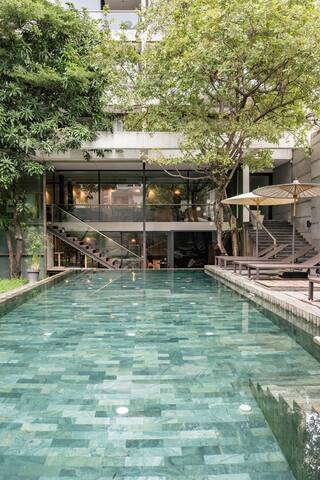 Head Into Bangkok From a Chic Home gallery image 4