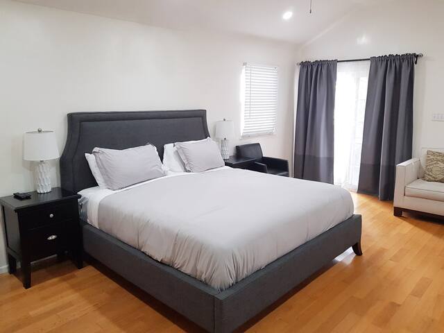 Spacious Group Travel Home gallery image 3