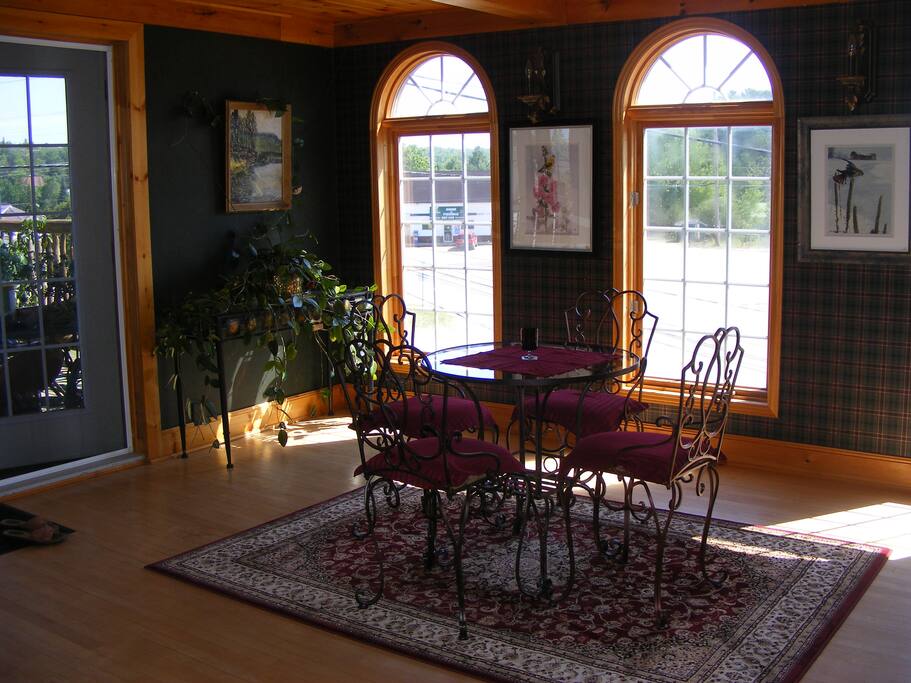 Eligent eating area