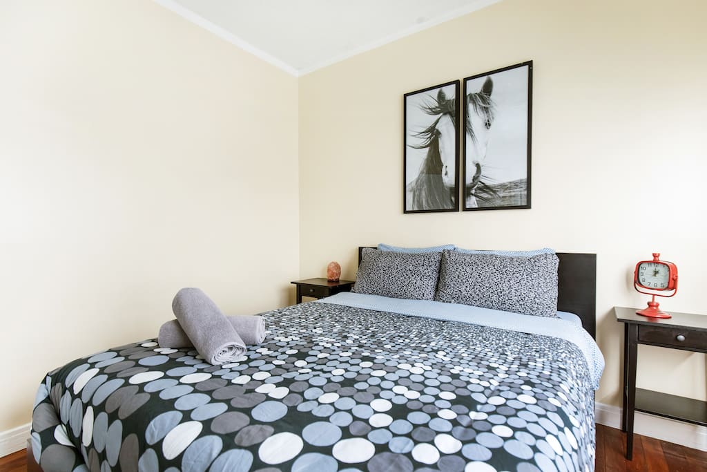 bed is queen size along with an extra single mattress with e metal frame