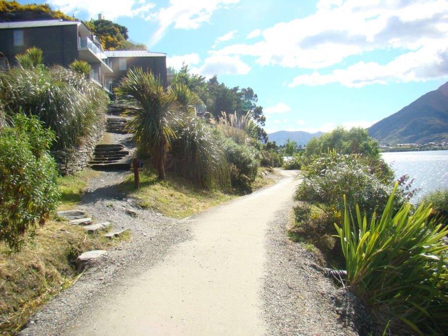 Famous Frankton Lakeside Walkway only meters from your apartment