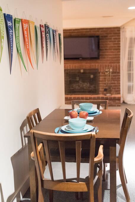 Dining for up to 4