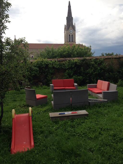 Possibilité de prendre l'apéritif dans le jardin...
