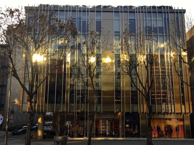 5mins to Gucci Flagship Store