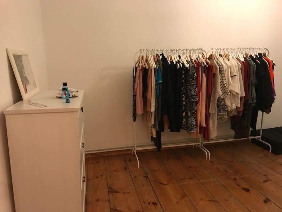 Dein Zimmer (Bild 2) / Your room (picture 2)