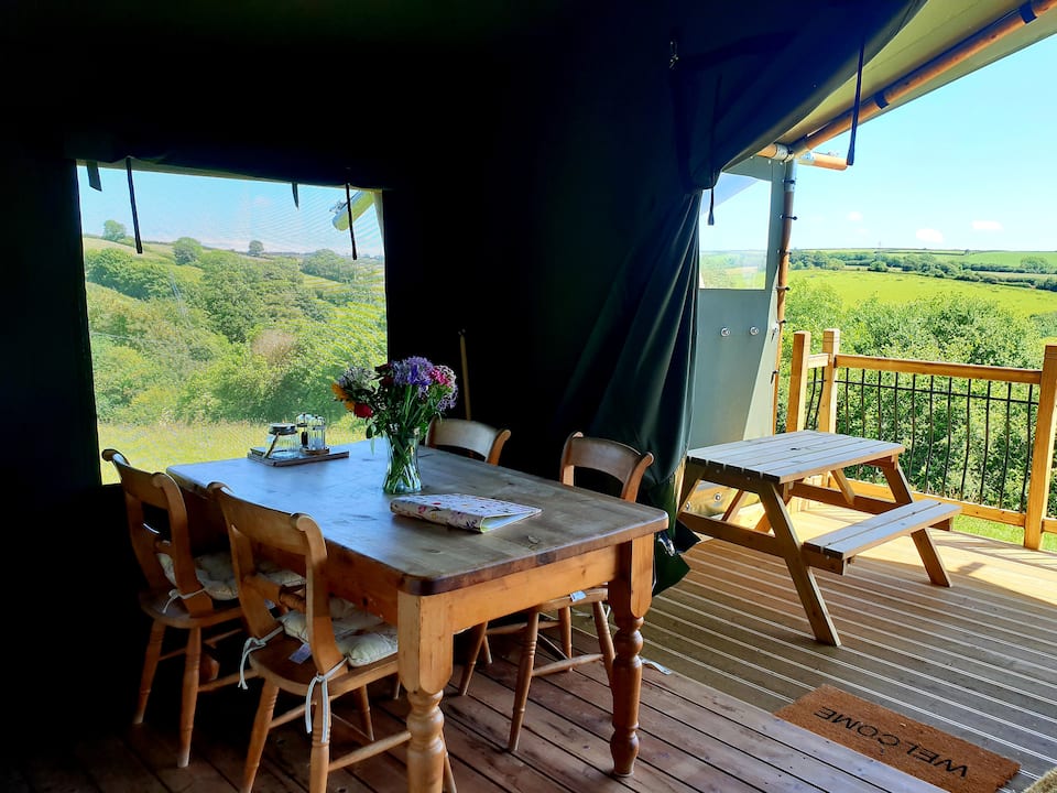 Brackenhill Glamping - Safari Tent with Hot Tub — photo 1