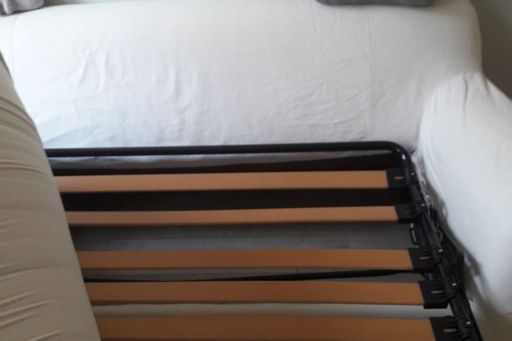 Sleeping couch (with real matras and good bed base)