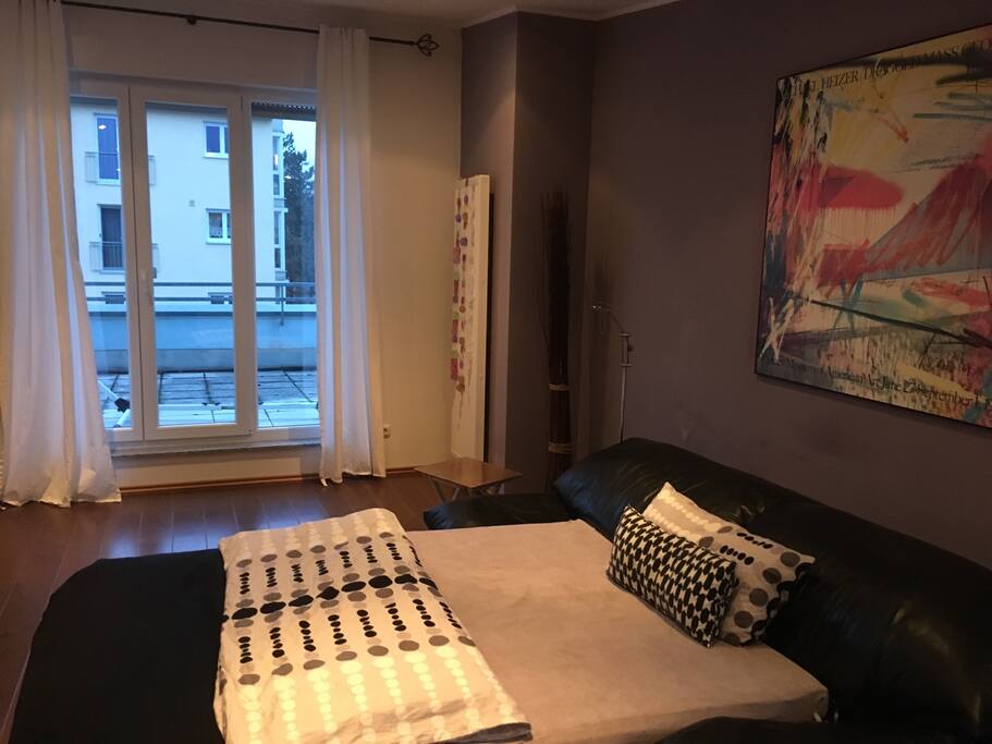 Zimmer mit ausziehbarer Couch 140x200 und eigenem Bad