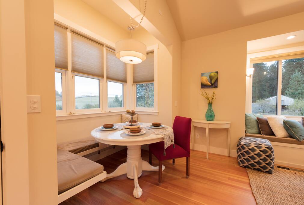 Dining nook seats 6-8
