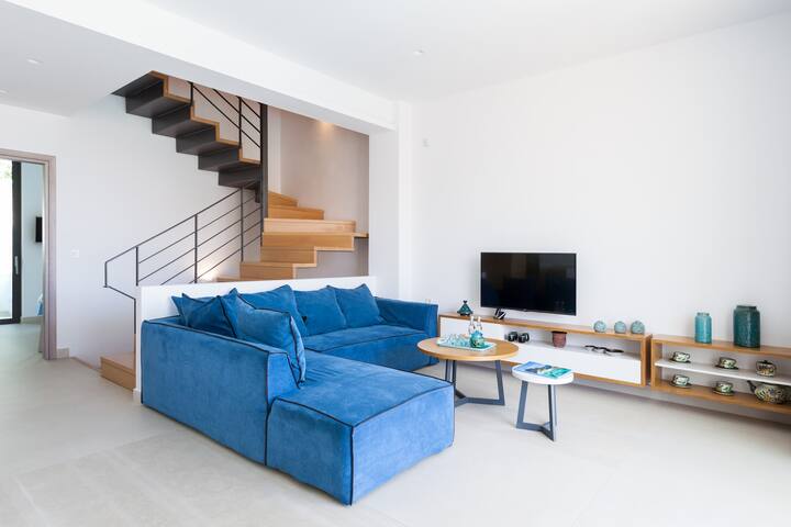 Stylish Villa w/Private Pool, 150m from the Beach gallery image 5