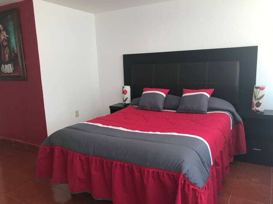 Recamara con cama matrimonial