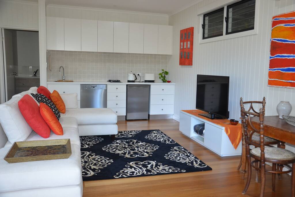 Lounge, kitchen
