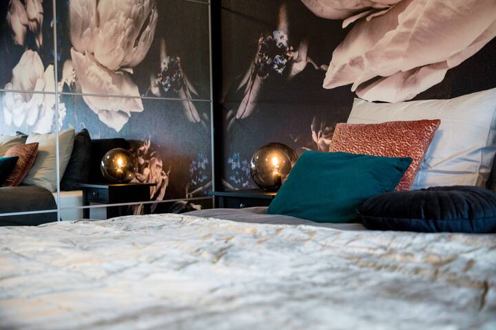 Casa Plantin free Parking at the beautiful park gallery image 3