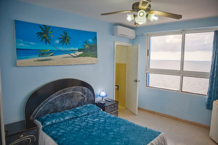 Dhoma e 3-të me pamje nga Malecón Habanero