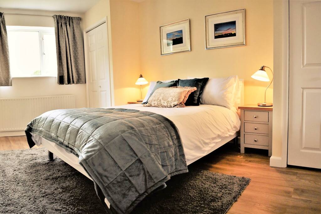 Bedroom with pocket sprung double bed & en-suite shower room.