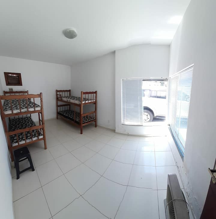 Dhoma e gjumit 2 , 4 krevate, kati i parë