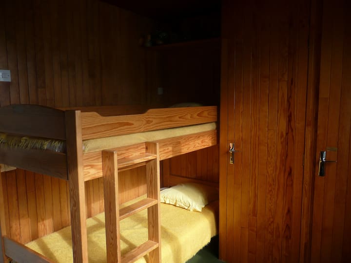 3号卧室，可容纳4人（ 2张双层床）