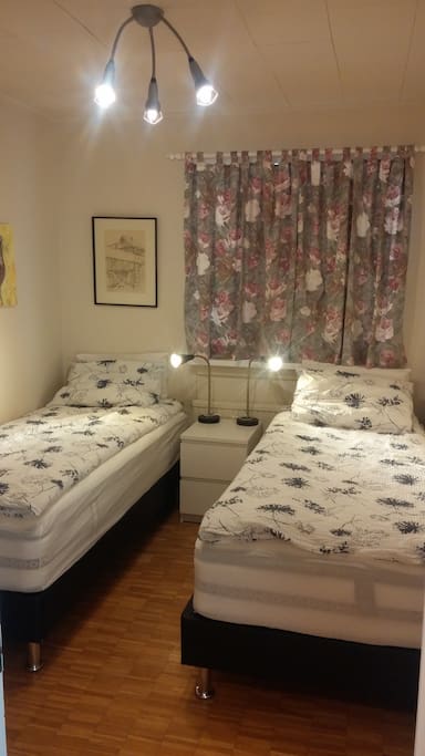 Room R2. Two single beds.