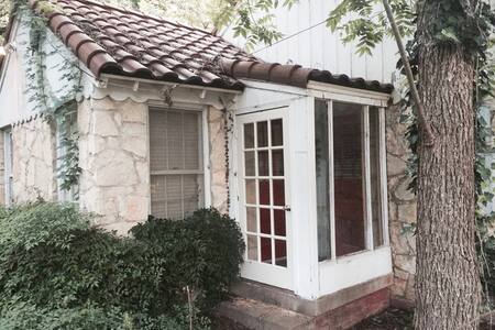 2-Private entry by Bishop Arts, peacocks, downtown