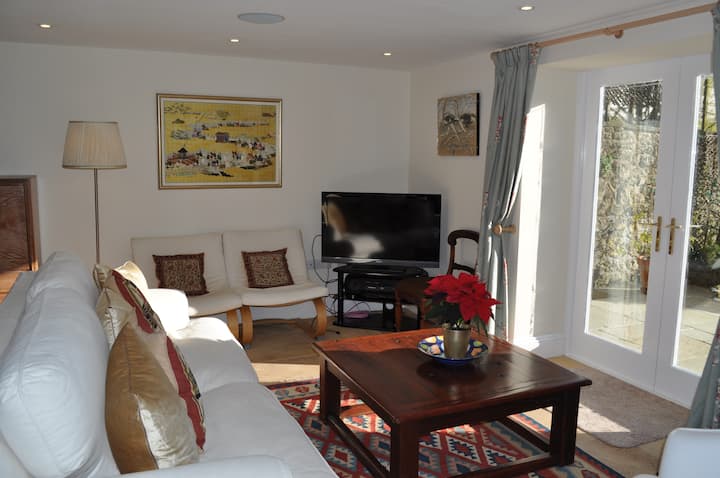 Beautiful Two Bedroom Cottage - Wiltshire