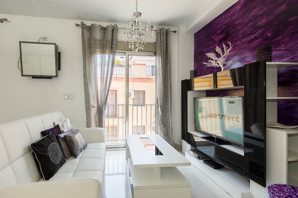 Living area. With TV, free wi-fi internet and air-conditioning (hot/cold).