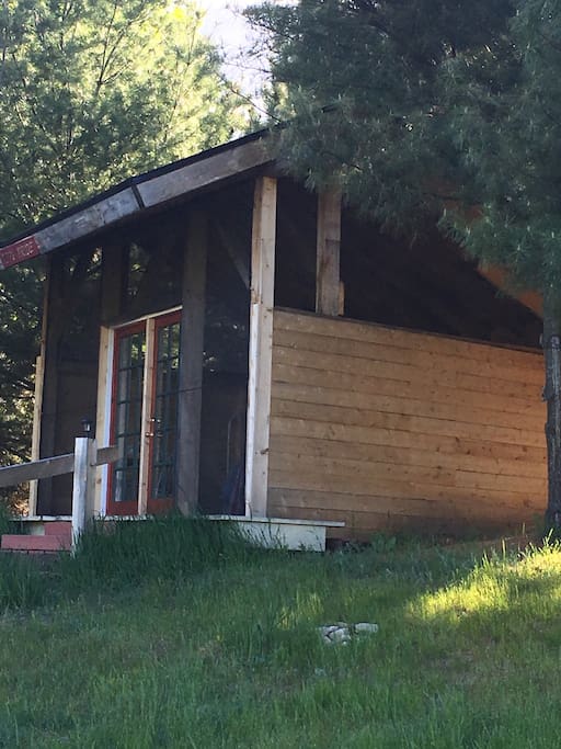 Fully screened off-grid, rustic cabin.