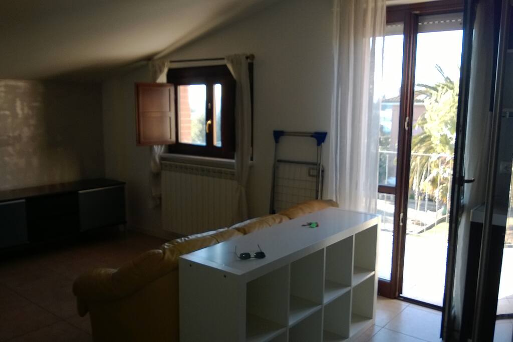 Zona soggiorno con divano letto