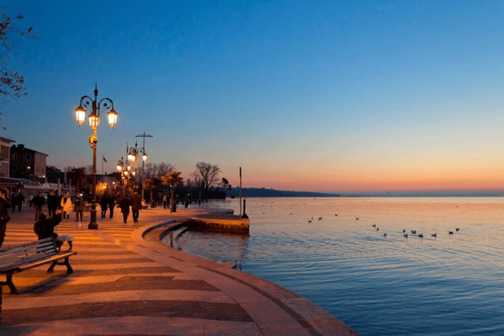 LUNGO LAGO LAZISE