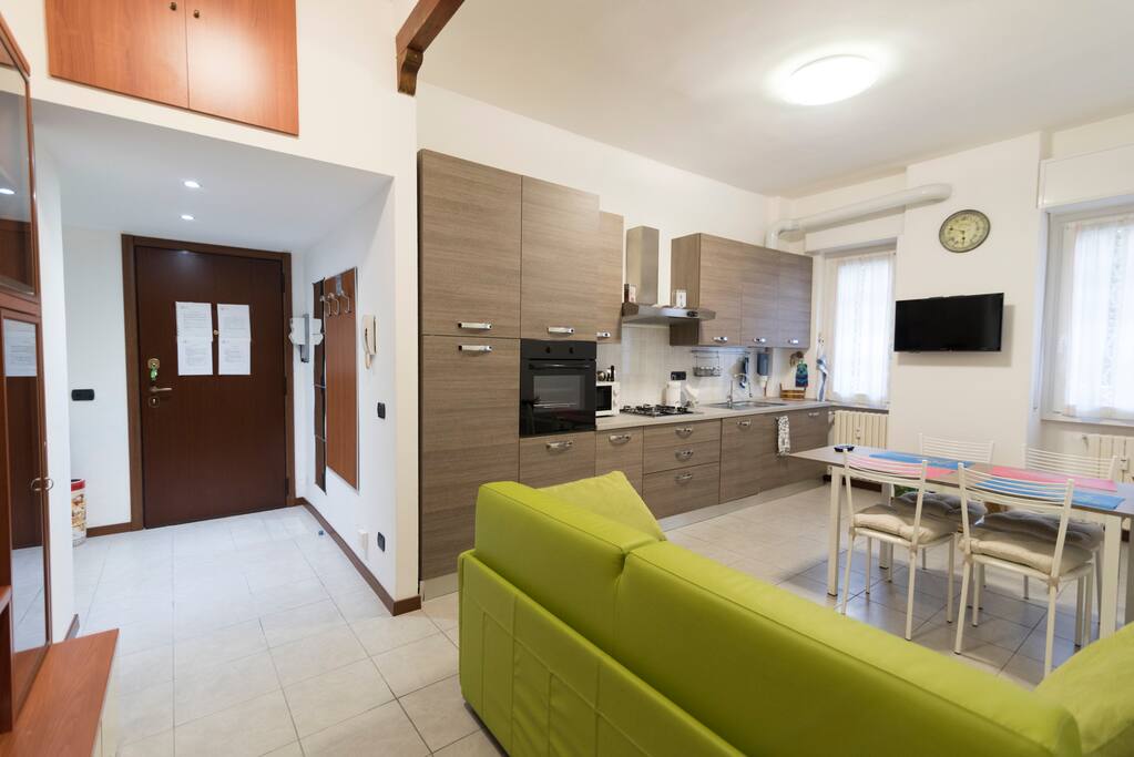 Ingresso, cucina/sala con possibilità di 2 posti aggiuntivi