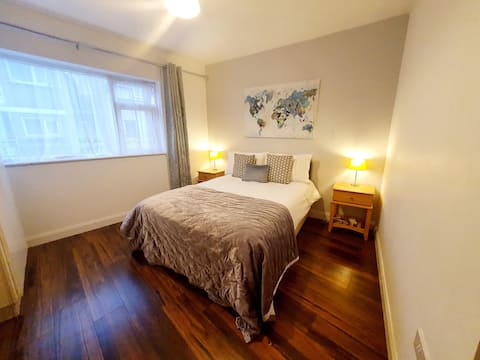 🌻 Galway's Westend 1 Bed Apartment 🌻