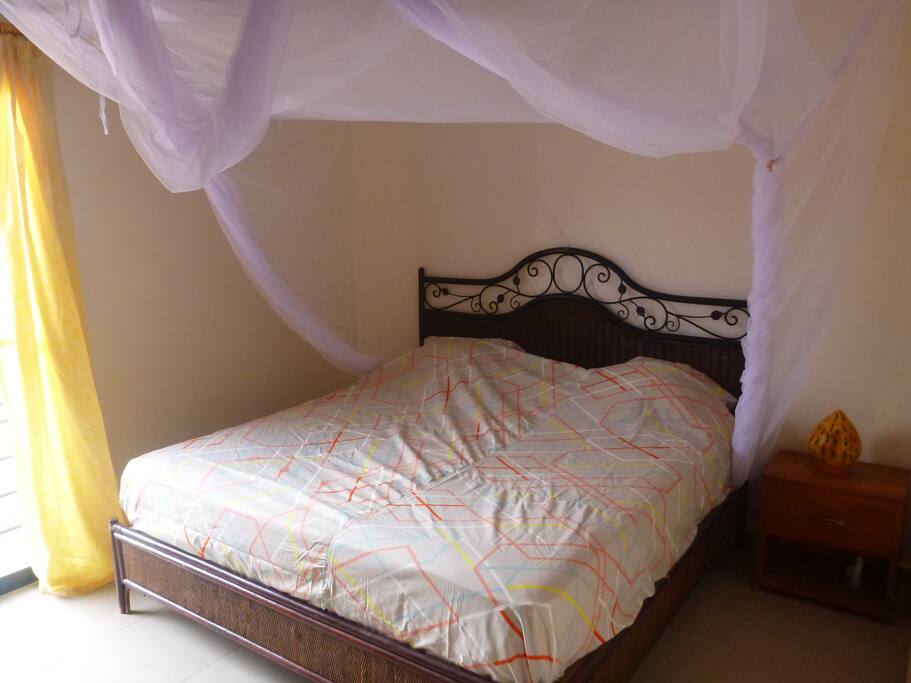 Grande chambre et salle d'eau privée