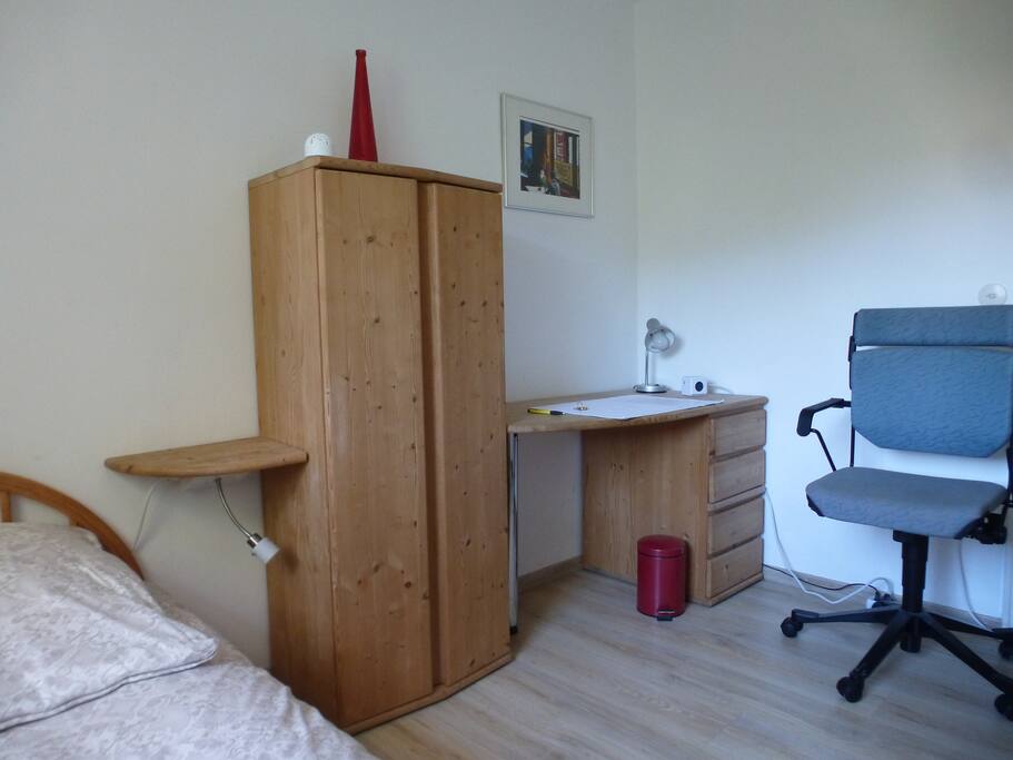Schreibtisch/desk
