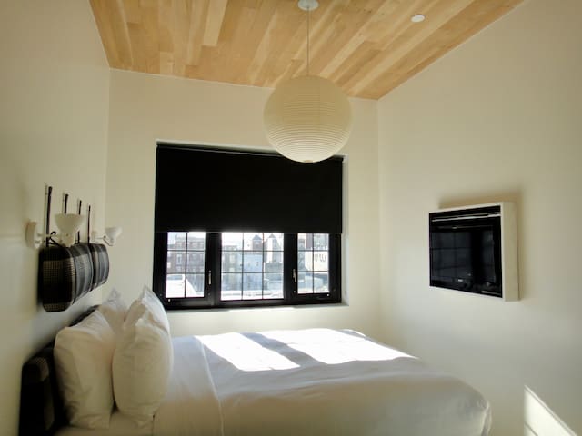 Gowanus-Park Slope- Queen Studio Room