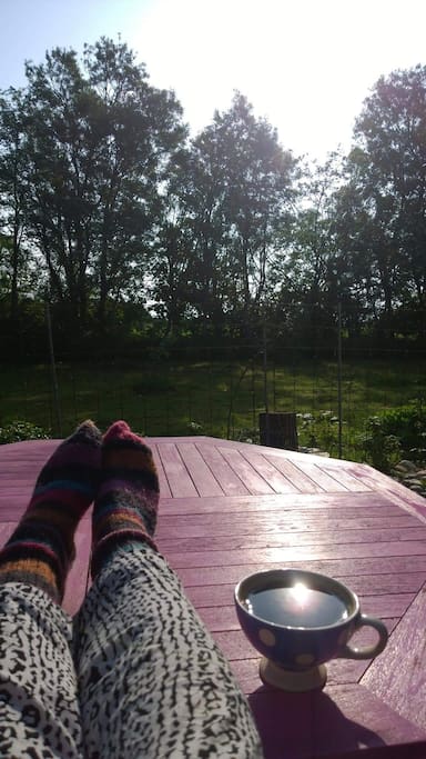 Om sommeren er det dejligt, at nyde morgenkaffen på terrassen