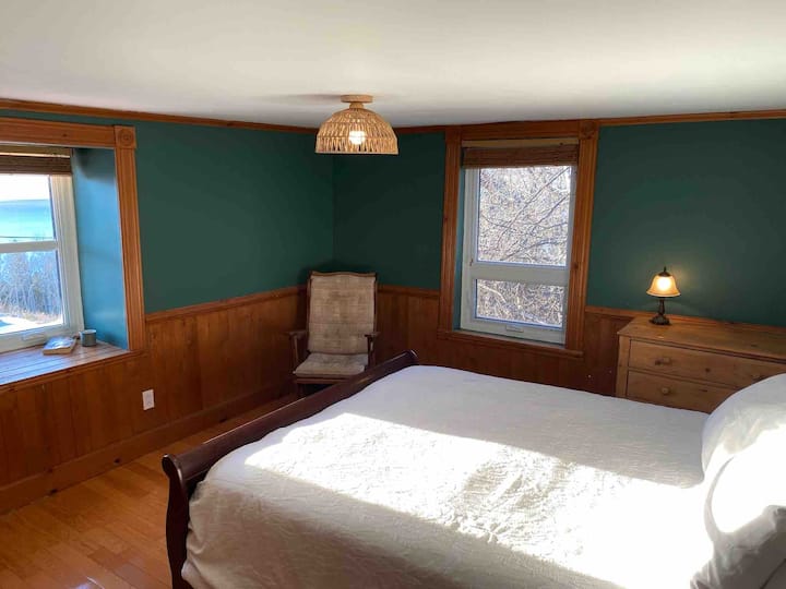 Queen bed. River view.