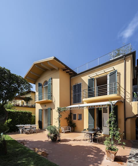 Big Flat in Villa. Terrace & Garden. Tower 5 min.