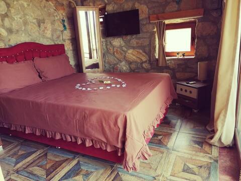 Luxury in touch with nature next to old Datca..Spacious..3 people