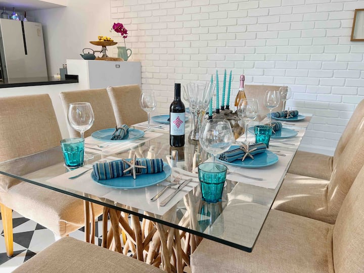 Dining area image 2