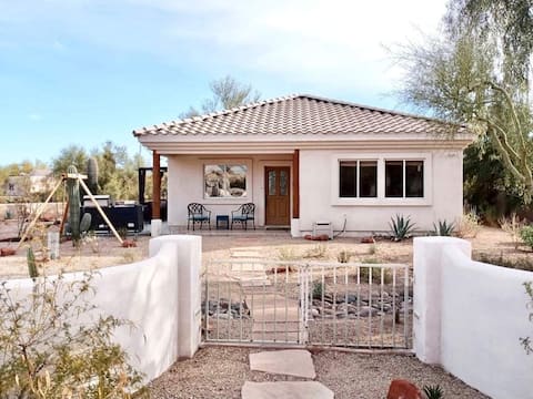Romantic private casita with hot tub, fire pit.