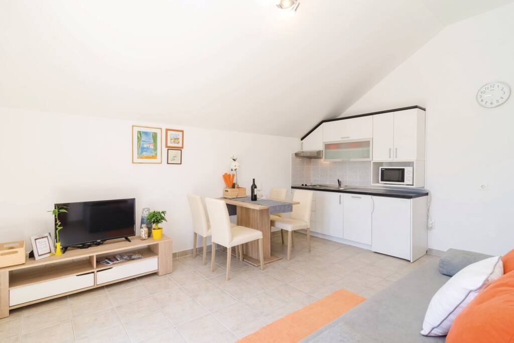 Open and spacious kitchenette/living area layout