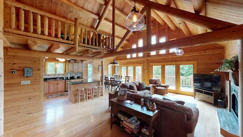 Popular Airbnb listing: Lake Placid & Whiteface Grand Pines Lodge in Wilmington