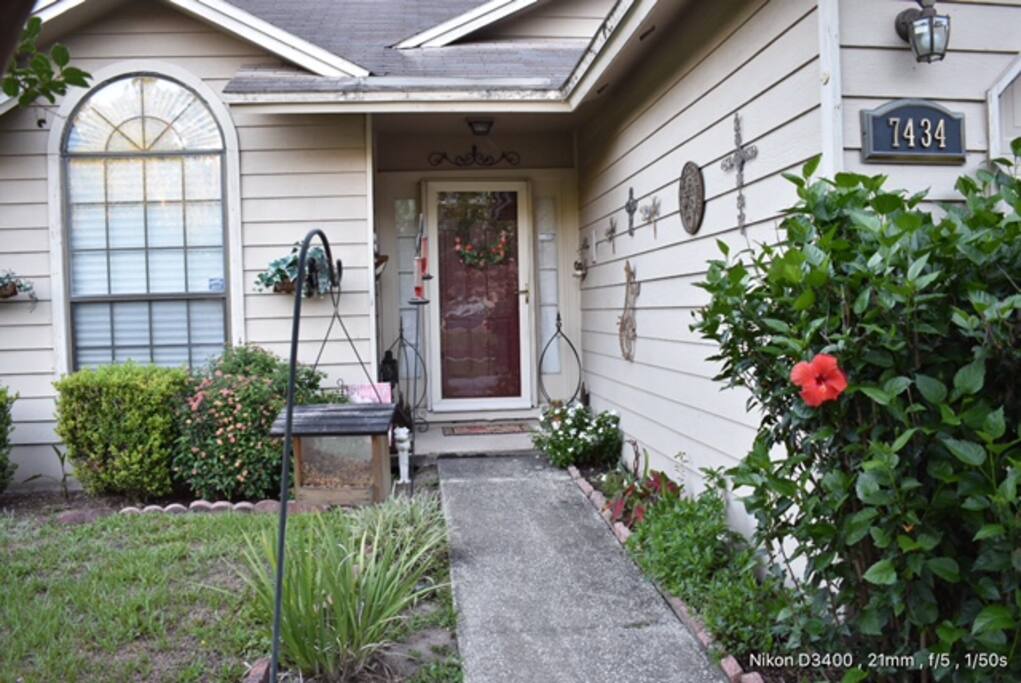 walkway entrance to front door