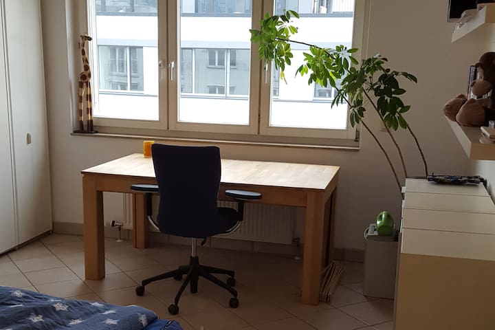 bedroom with own bath - 250m away fom main station