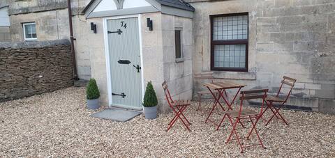 Quirky Cottage - Contractors & Corporates welcome