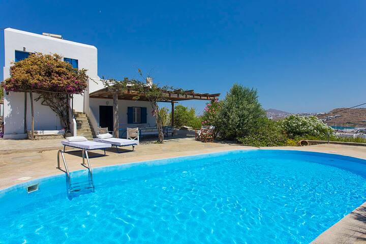 Traditional Mykonian Villa gallery image 4