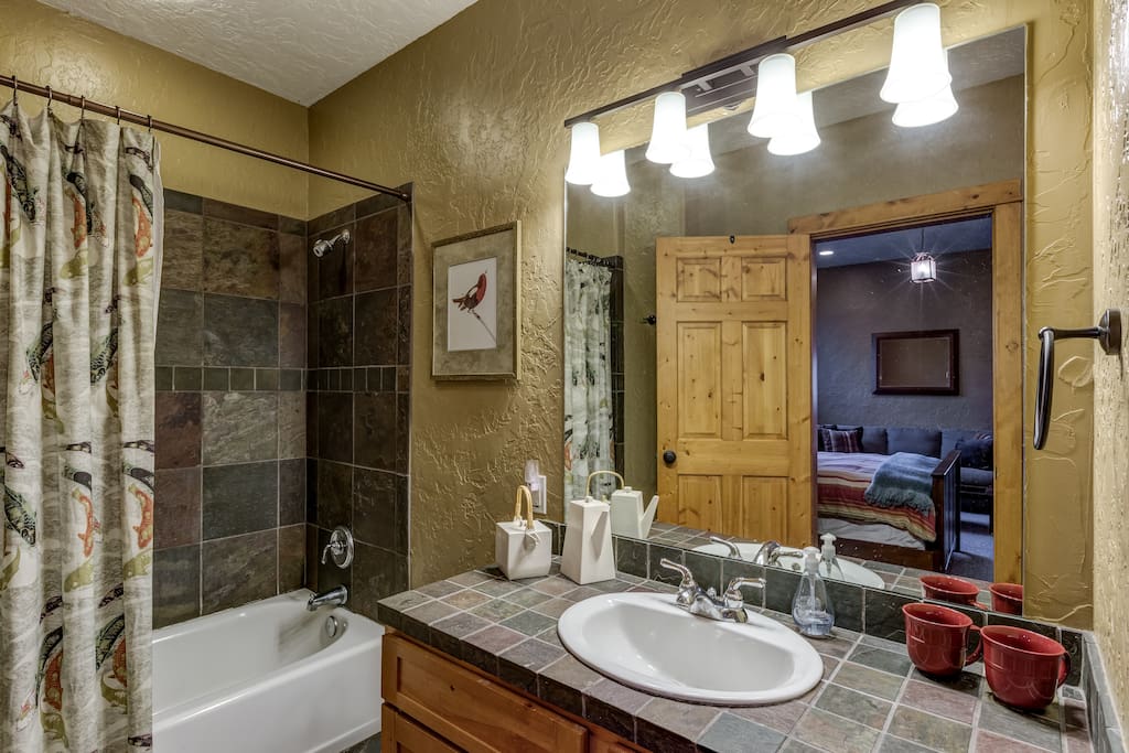 Private en suite bathroom
